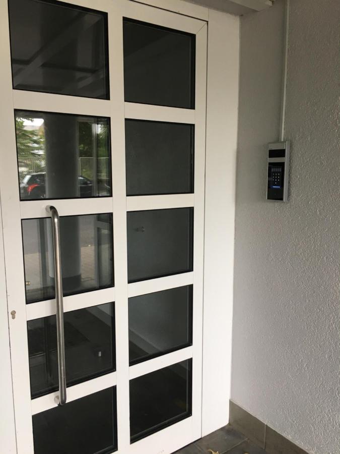 Special Apartment - Stadtnah, Balkon, Parkplatz, E-Ladestation, Gitterbox Fuer Fahrraeder, Fitnessstudio Koblenz  Bagian luar foto