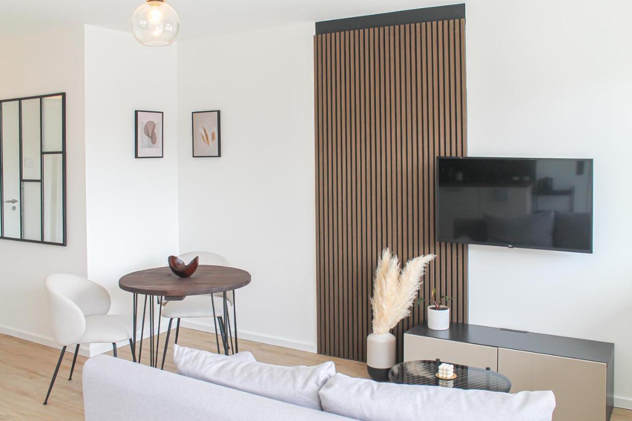 Special Apartment - Stadtnah, Balkon, Parkplatz, E-Ladestation, Gitterbox Fuer Fahrraeder, Fitnessstudio Koblenz  Bagian luar foto