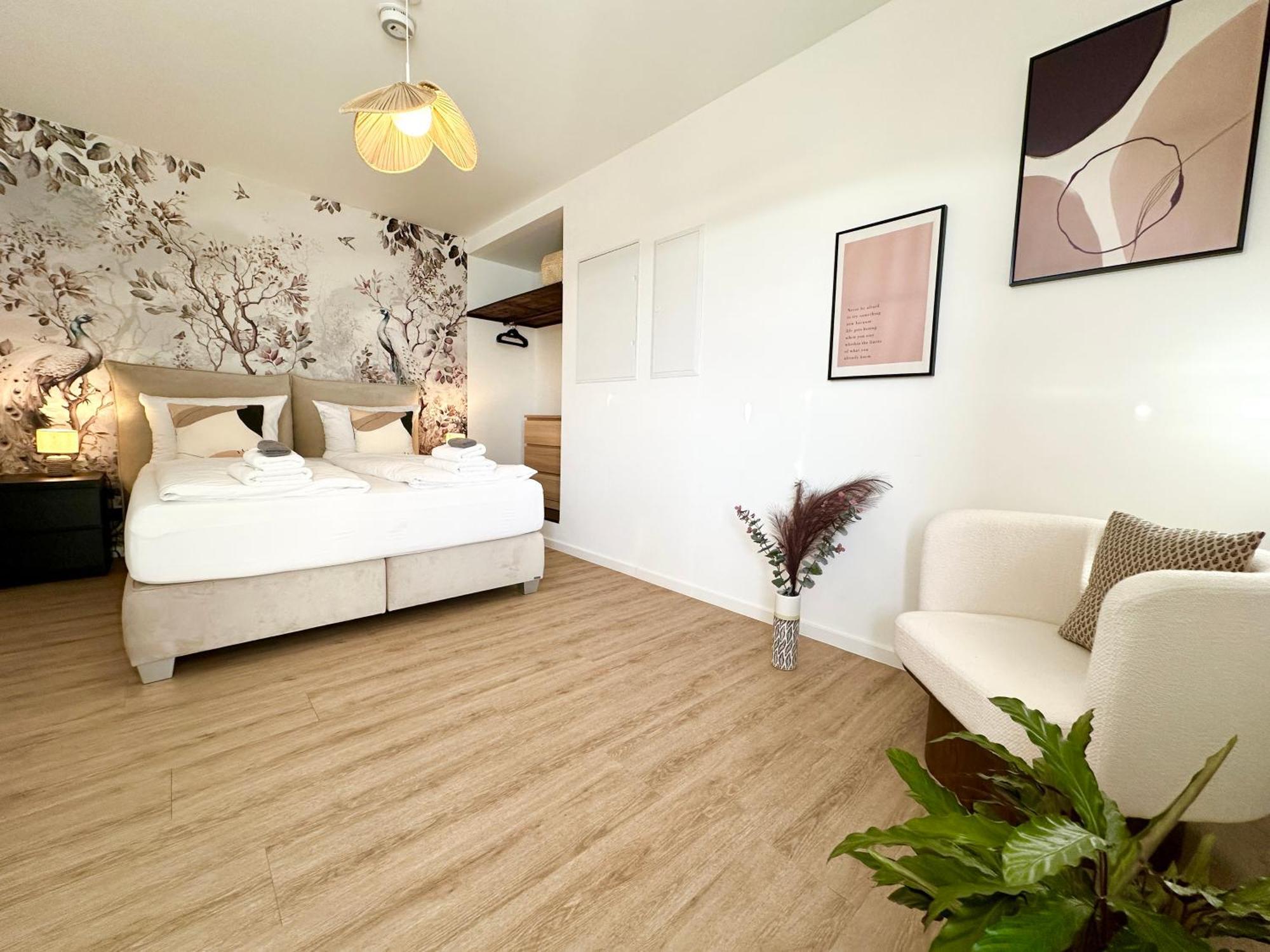 Special Apartment - Stadtnah, Balkon, Parkplatz, E-Ladestation, Gitterbox Fuer Fahrraeder, Fitnessstudio Koblenz  Bagian luar foto