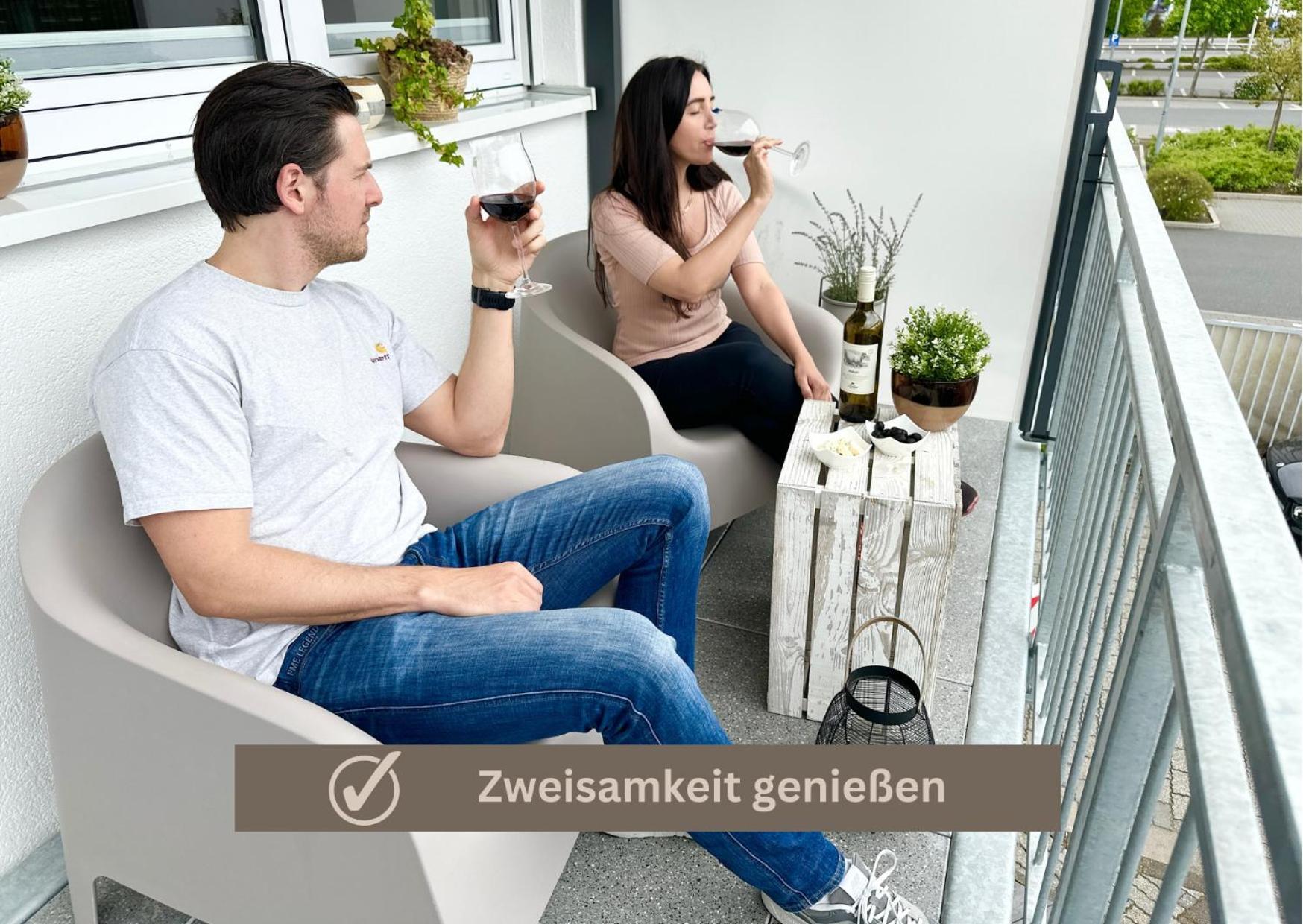 Special Apartment - Stadtnah, Balkon, Parkplatz, E-Ladestation, Gitterbox Fuer Fahrraeder, Fitnessstudio Koblenz  Bagian luar foto
