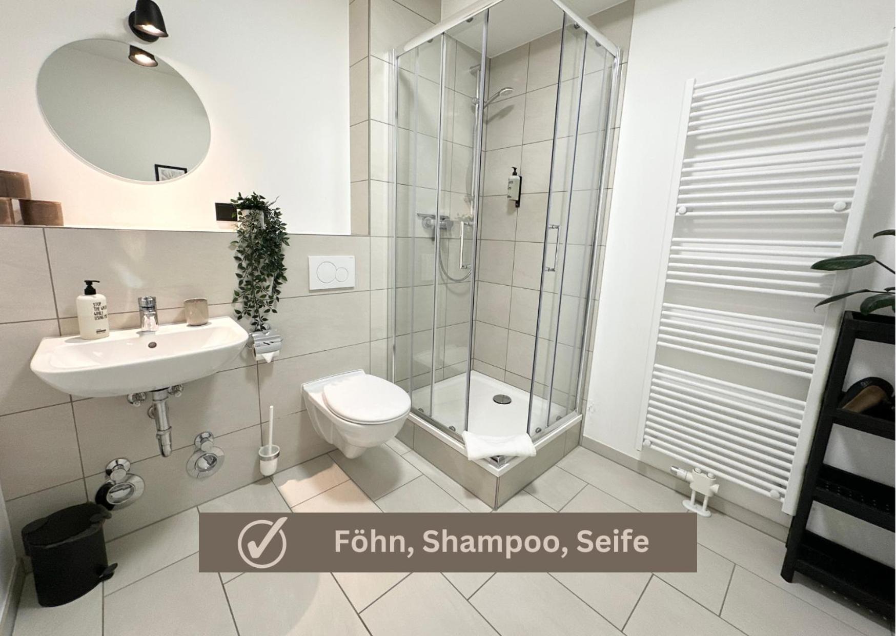 Special Apartment - Stadtnah, Balkon, Parkplatz, E-Ladestation, Gitterbox Fuer Fahrraeder, Fitnessstudio Koblenz  Bagian luar foto